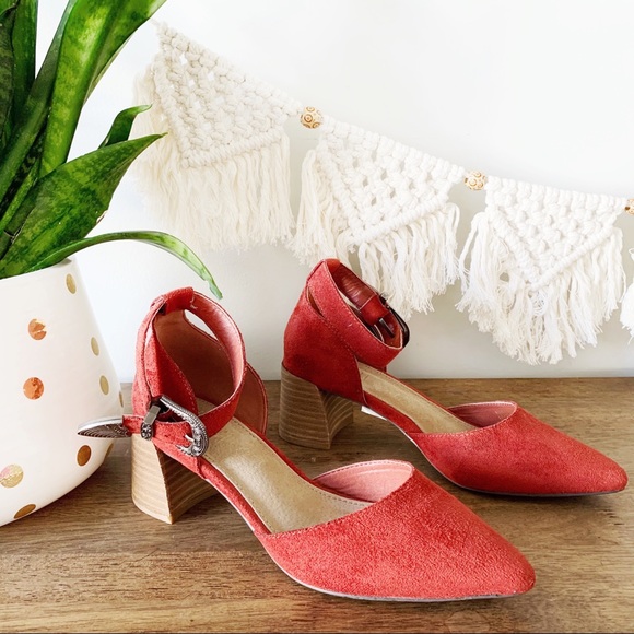 pointed toe ankle strap